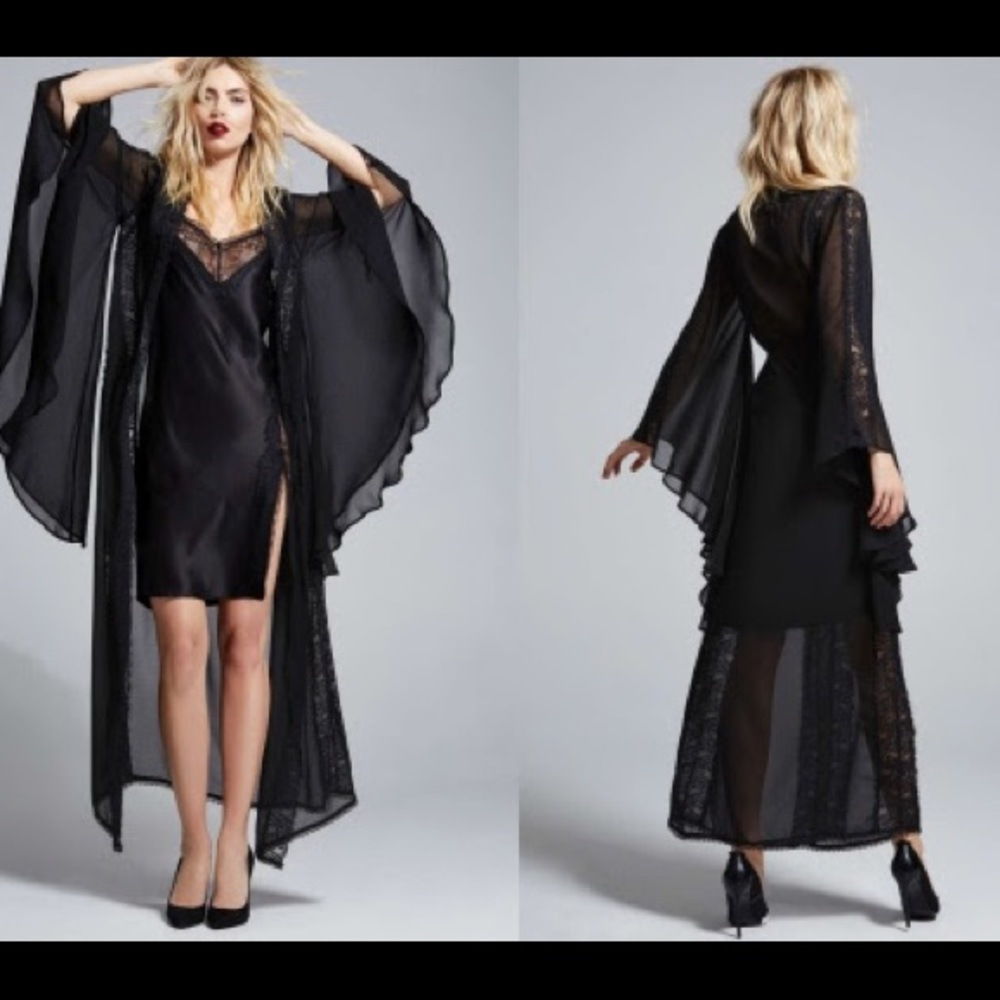 Love, Courtney Kimono szM